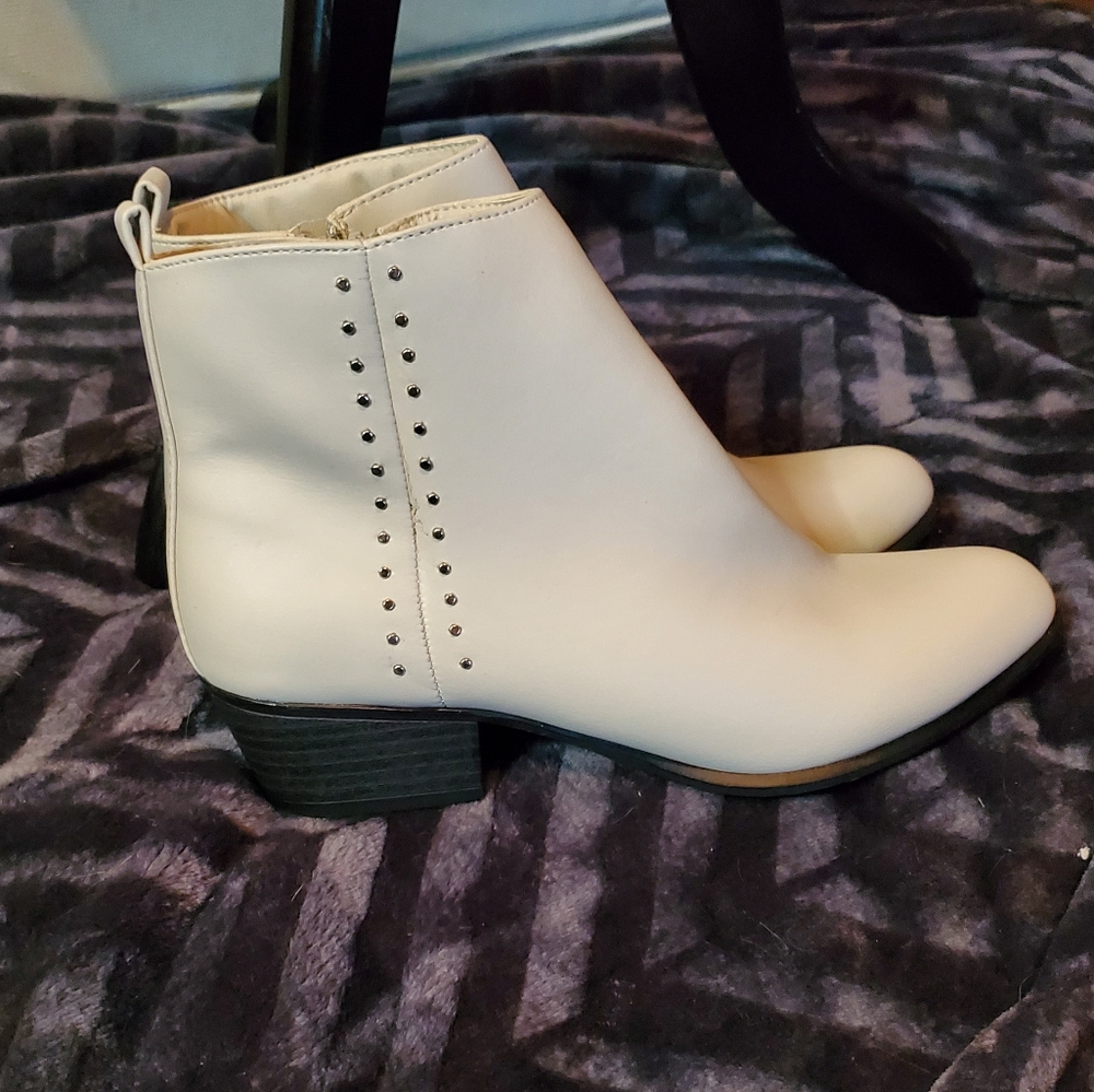 White Studded Boots [ESPRIT Tierra Ice]